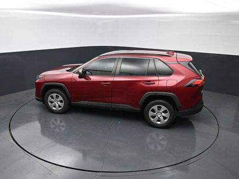 Used 2021 Toyota RAV4 LE FWD image 16
