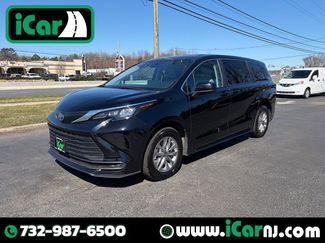 Used 2024 Toyota Sienna LE video 1
