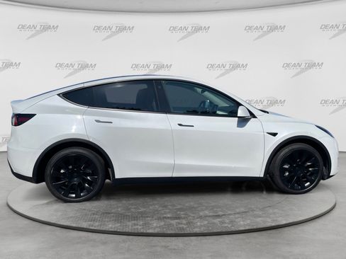 Used 2022 Tesla Model Y Long Range AWD/4WD image 8
