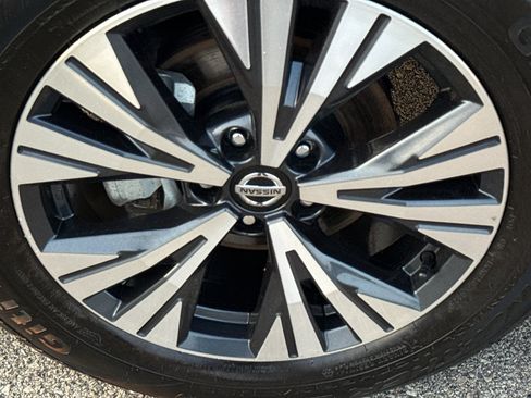 Certified 2021 Nissan Rogue SV w/ Premium Package AWD/4WD image 9