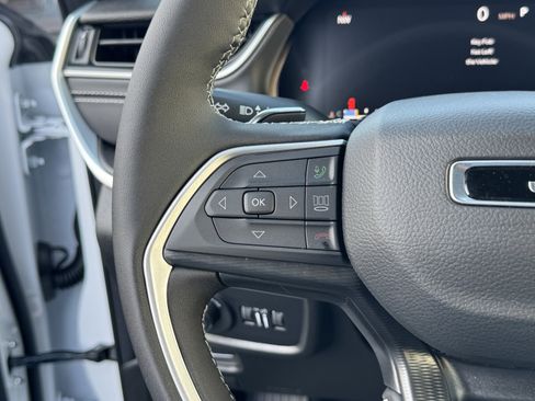 New 2025 Jeep Grand Cherokee L Altitude image 22