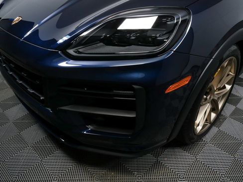 Certified 2025 Porsche Cayenne Turbo GT image 36