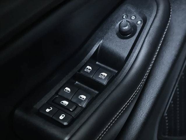 Used 2023 Jeep Grand Cherokee Laredo AWD/4WD image 16