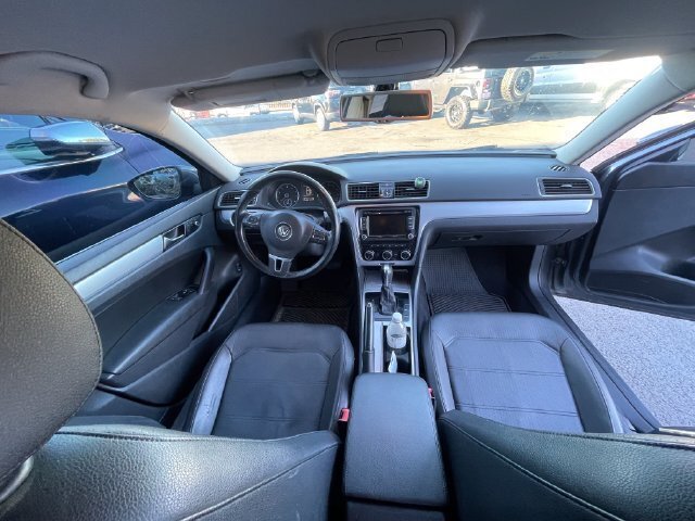 Used 2012 Volkswagen Passat 2.5 SE FWD image 2