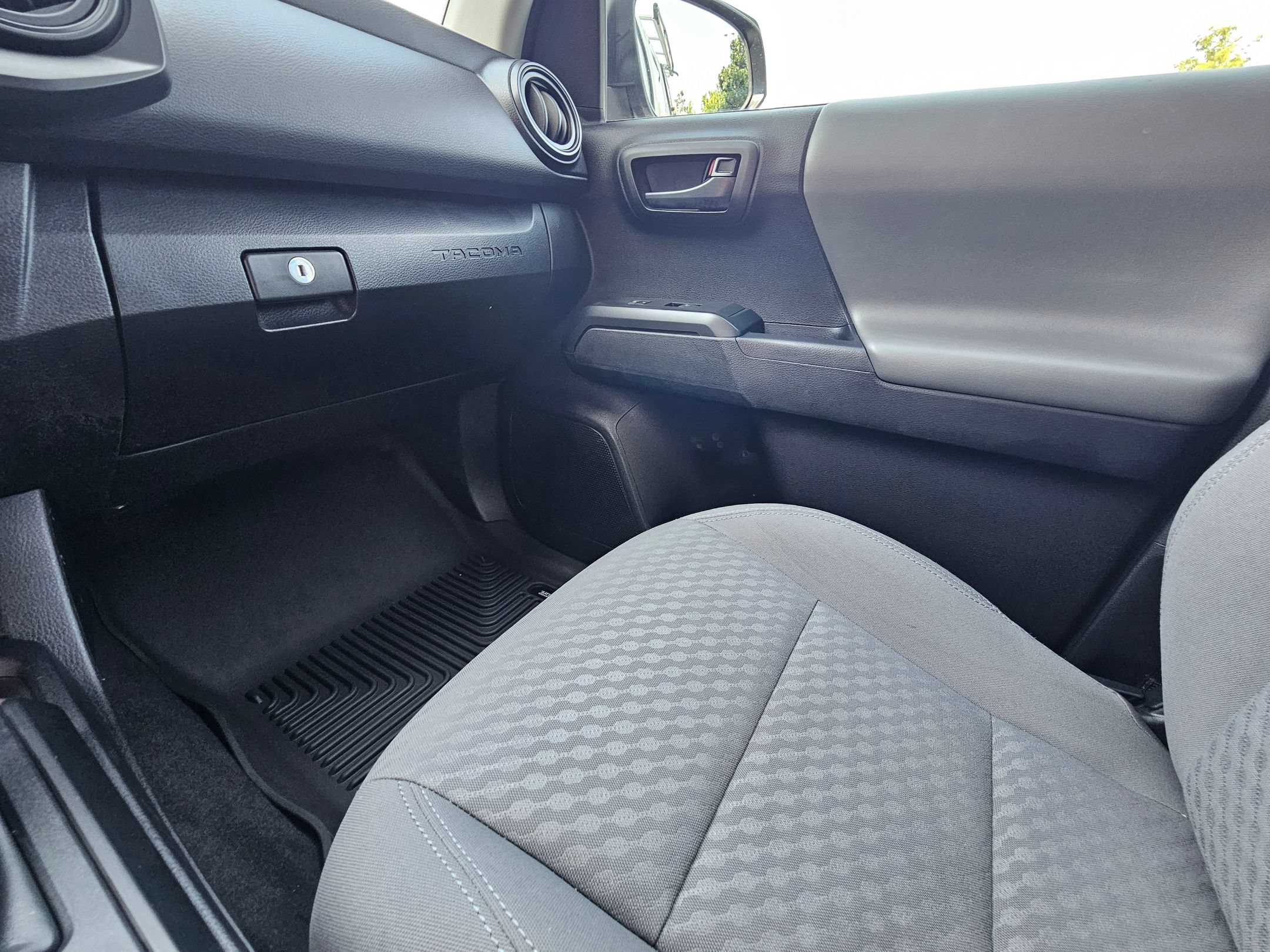 Used 2023 Toyota Tacoma SR RWD image 11