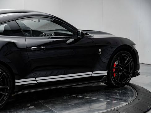 Used 2022 Ford Mustang Shelby GT500 w/ Technology Package image 15