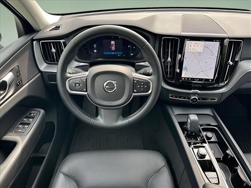 Used 2024 Volvo XC60 B5 Core AWD/4WD image 11