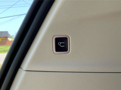 Used 2022 Chrysler Pacifica Touring-L FWD image 31