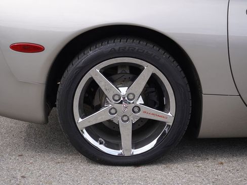 Used 2001 Chevrolet Corvette Convertible w/ Preferred Equipment Group2 RWD image 13