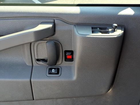 Used 2024 Chevrolet Express 2500 w/ Driver Convenience Package image 4