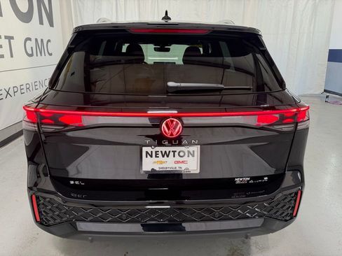Used 2025 Volkswagen Tiguan SEL R-Line AWD/4WD image 37