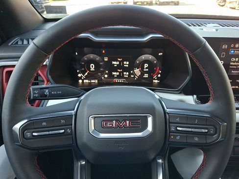 Used 2026 GMC Canyon AT4X AWD/4WD image 20