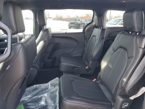 New 2026 Chrysler Pacifica Select w/ S Appearance Package image 12