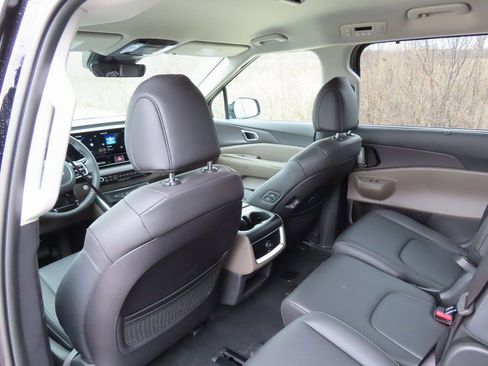 New 2026 Kia Carnival EX FWD image 21