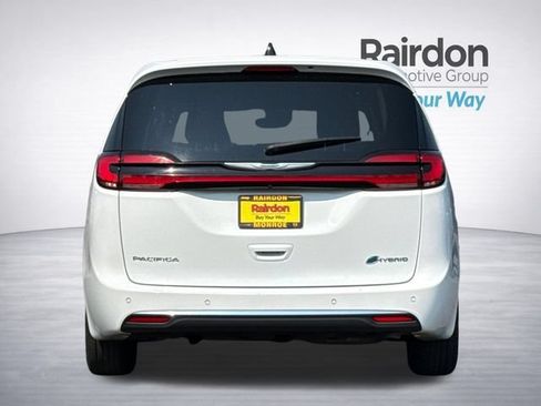 Used 2024 Chrysler Pacifica Limited FWD image 5