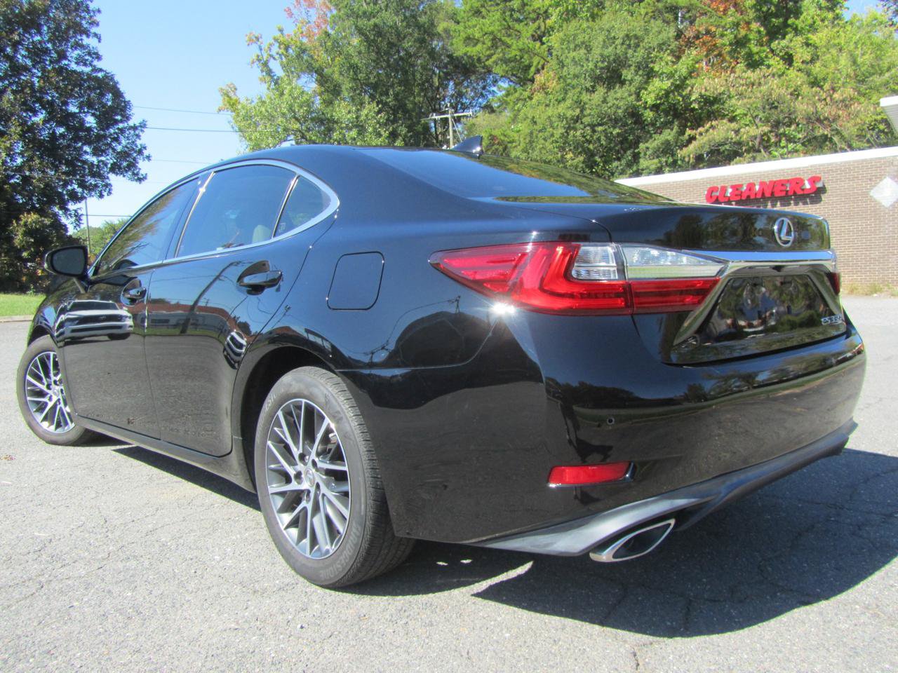 Used 2016 Lexus ES 350 w/ Luxury Package w/Wood Trim FWD image 8