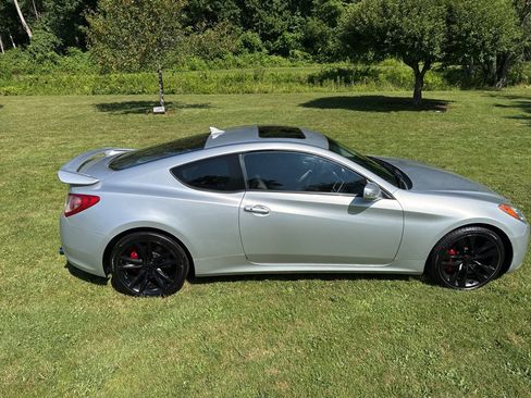 Used 2010 Hyundai Genesis 3.8 RWD image 29