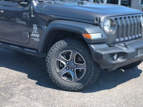 Used 2018 Jeep Wrangler Unlimited Sport S AWD/4WD image 2