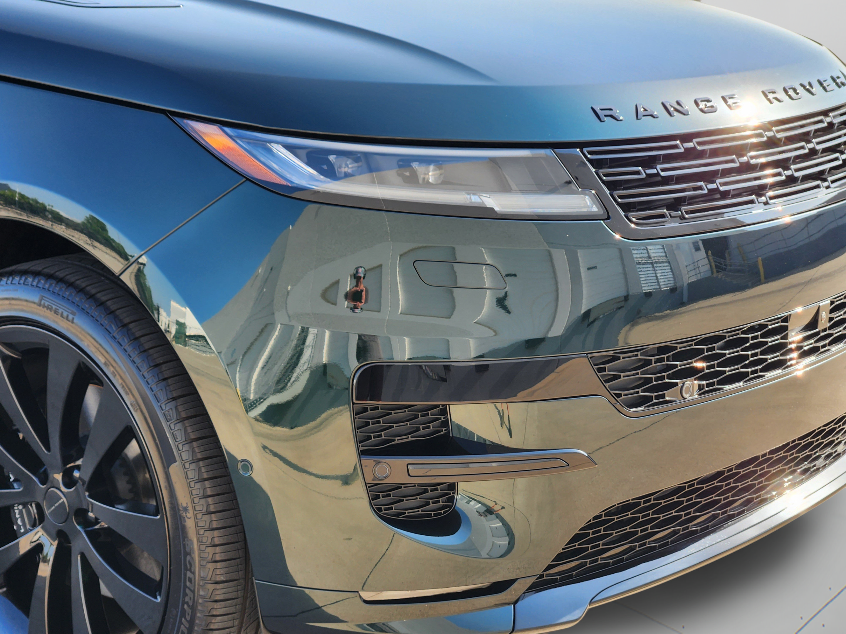 New 2026 Land Rover Range Rover Sport Dynamic SE AWD/4WD image 8