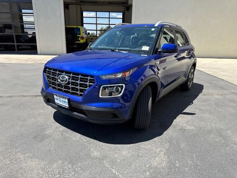Used 2022 Hyundai Venue Limited FWD image 3