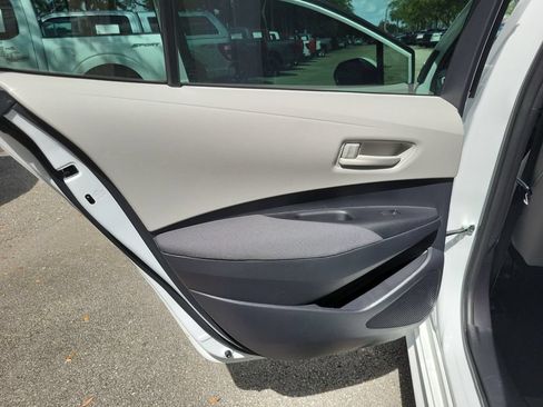 Used 2025 Toyota Corolla LE FWD image 10