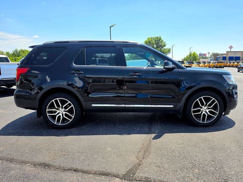 Used 2016 Ford Explorer XLT w/ Equipment Group 202A AWD/4WD image 14