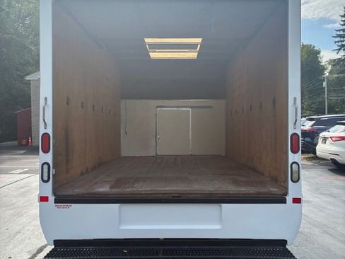 Used 2016 GMC Savana 3500 RWD image 12