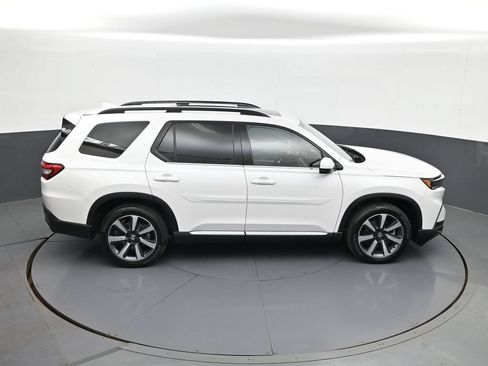 Used 2024 Honda Pilot Touring image 17
