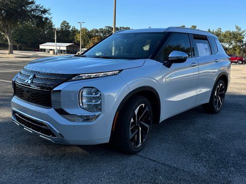 New 2025 Mitsubishi Outlander SEL image 3