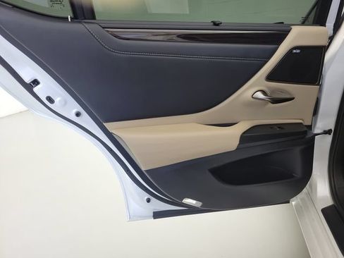 Used 2021 Lexus ES 350 Ultra Luxury w/ Accessory Package 2 FWD image 15