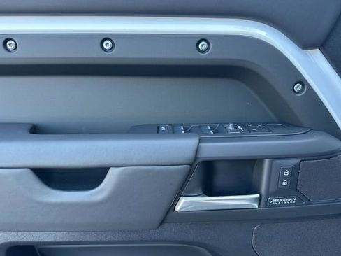 New 2026 Land Rover Defender 110 X-Dynamic SE image 10