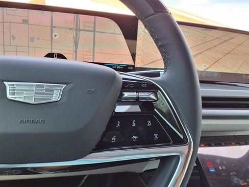 Used 2026 Cadillac Vistiq Sport AWD/4WD image 16