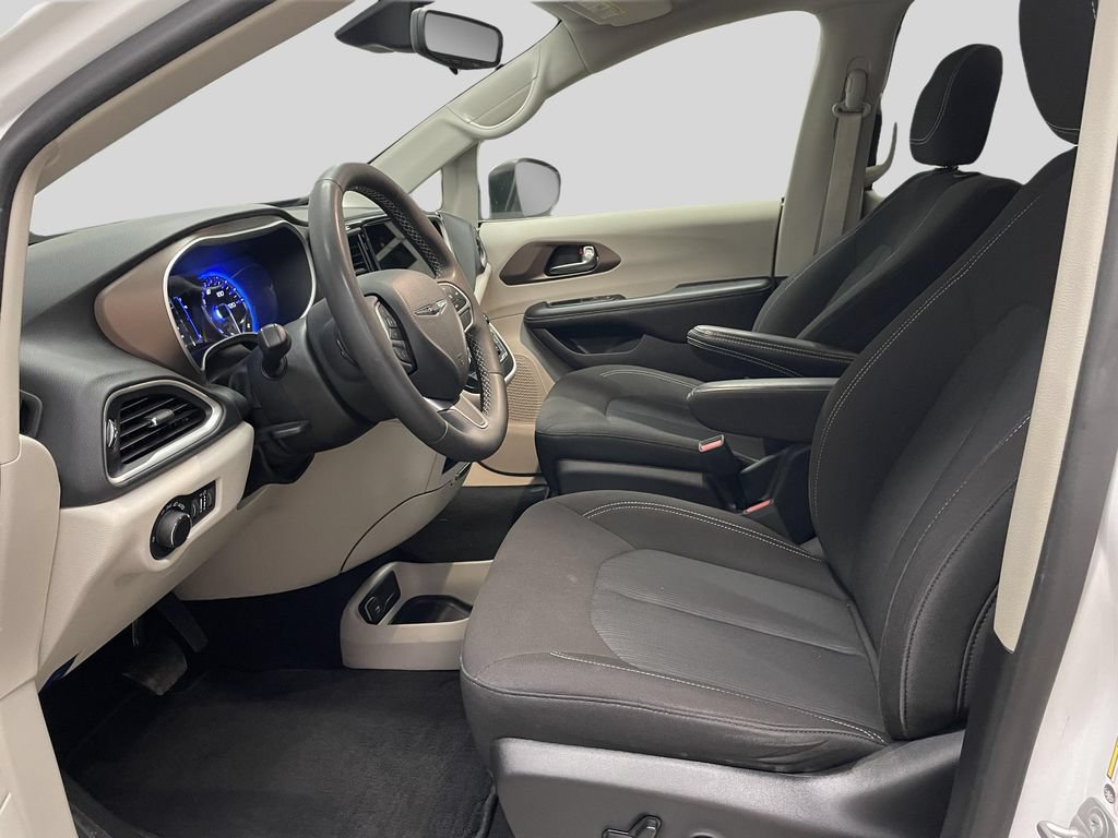 Used 2023 Chrysler Voyager LX FWD image 19