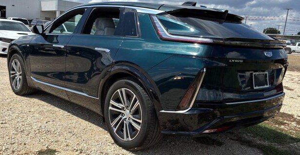 Certified 2024 Cadillac Lyriq Luxury w/ LPO, Floor Liner Package AWD/4WD image 6