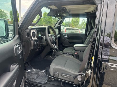 Used 2024 Jeep Wrangler Unlimited w/ Convenience Group AWD/4WD image 11