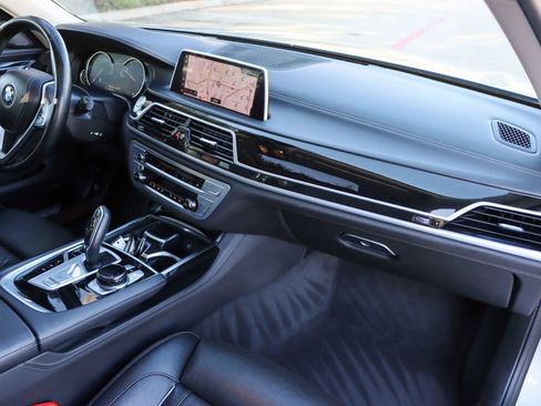 Used 2019 BMW 740i w/ Executive Package image 23