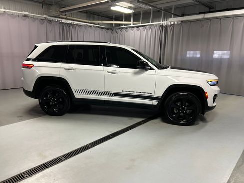 Used 2022 Jeep Grand Cherokee Altitude image 8