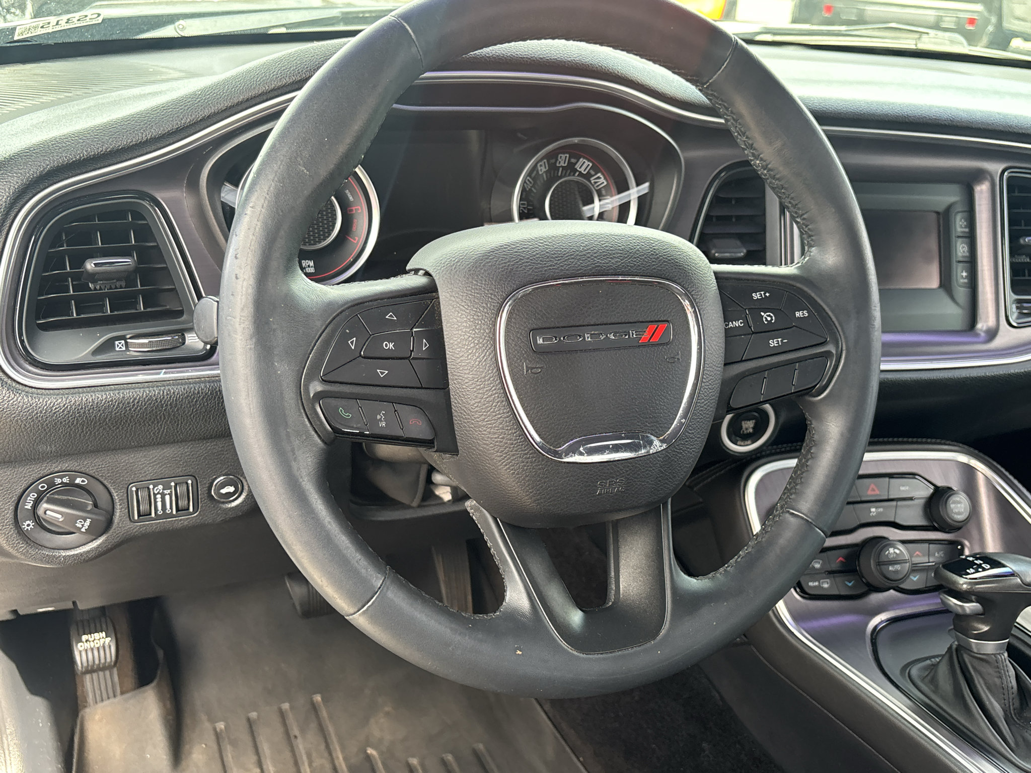 Used 2015 Dodge Challenger R/T w/ Quick Order Package 28B R/T RWD image 9
