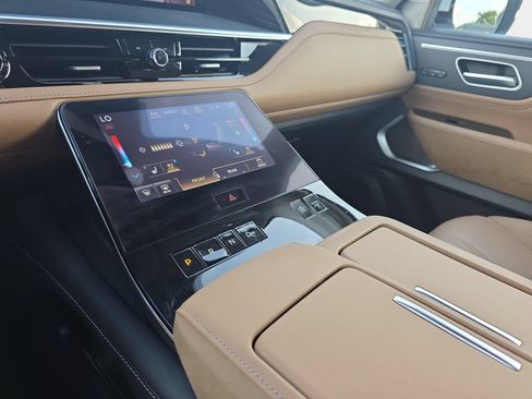 Used 2025 INFINITI QX80 Sensory AWD/4WD image 25