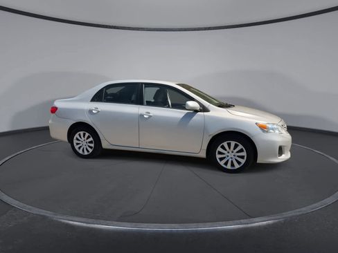 Used 2013 Toyota Corolla LE FWD image 9