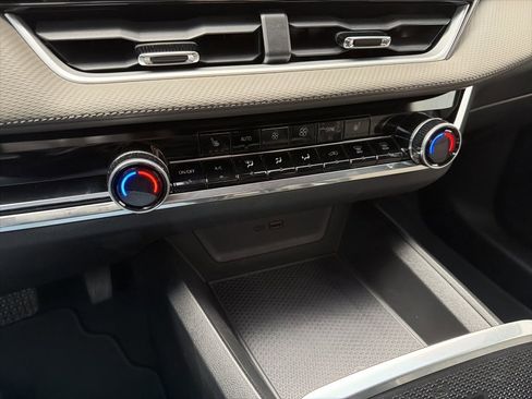 Used 2025 Chevrolet Equinox LT w/ Convenience Package II image 16