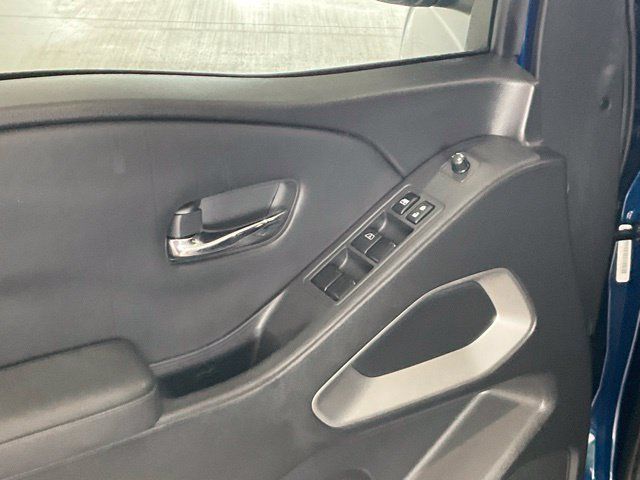 Used 2022 Nissan Frontier SV AWD/4WD image 5