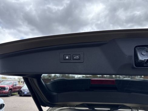 Used 2023 Subaru Outback Limited AWD/4WD image 16
