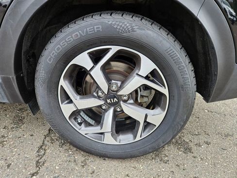 Used 2022 Kia Sportage LX image 9