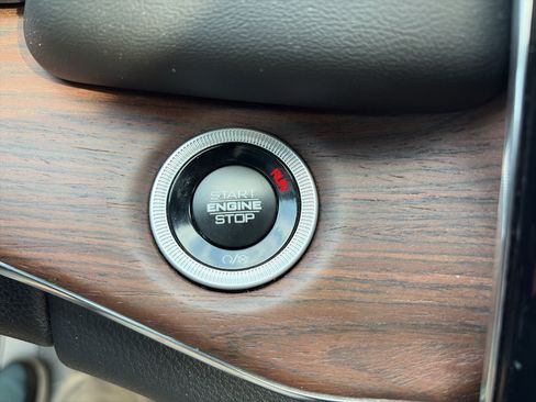Used 2025 Jeep Grand Cherokee L Summit w/ Advanced Protech Group IV AWD/4WD image 28