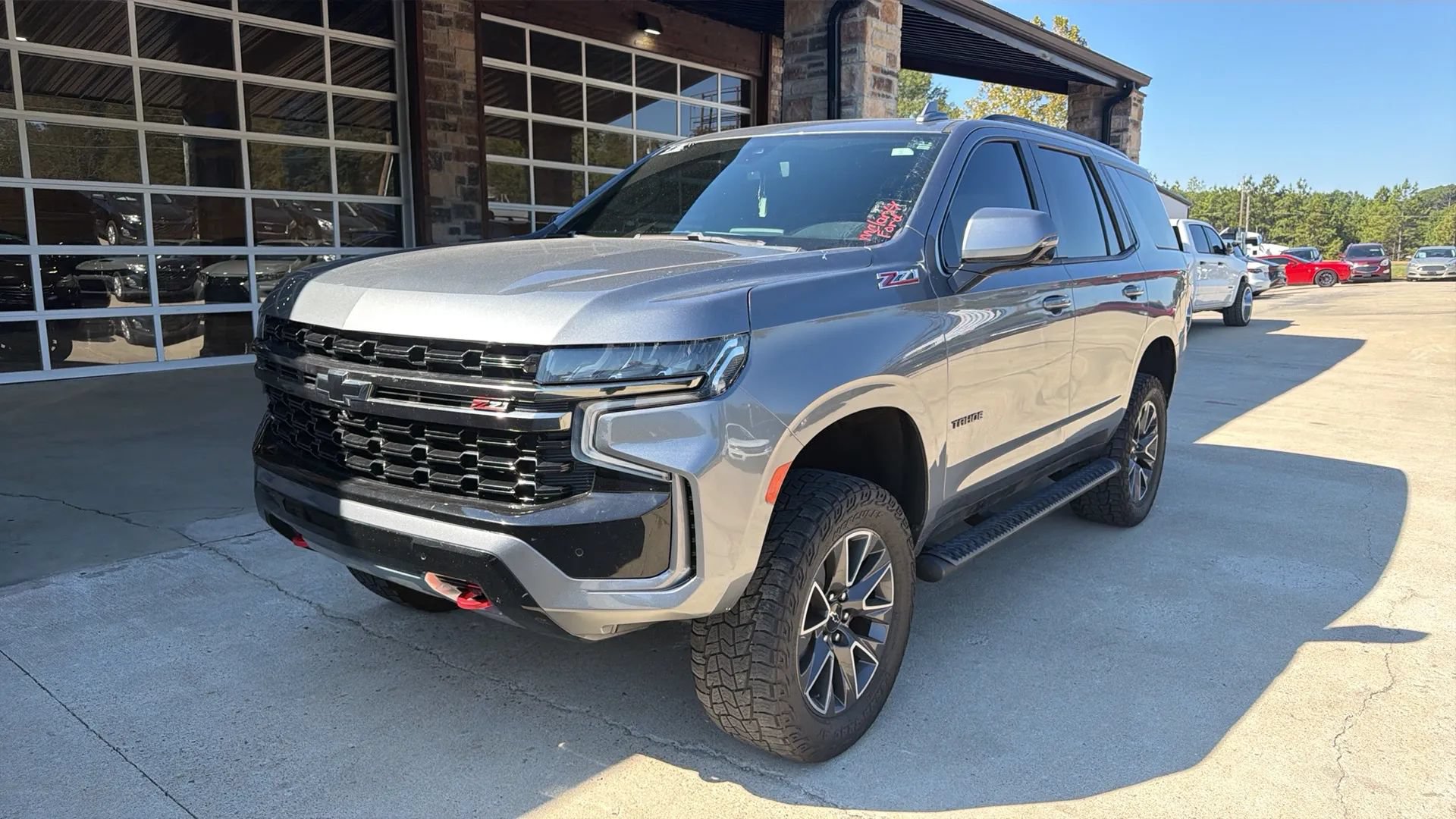 Used 2021 Chevrolet Tahoe Z71 w/ Luxury Package AWD/4WD image 3
