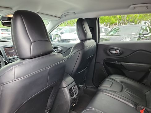 Used 2023 Jeep Cherokee Altitude Lux AWD/4WD image 10