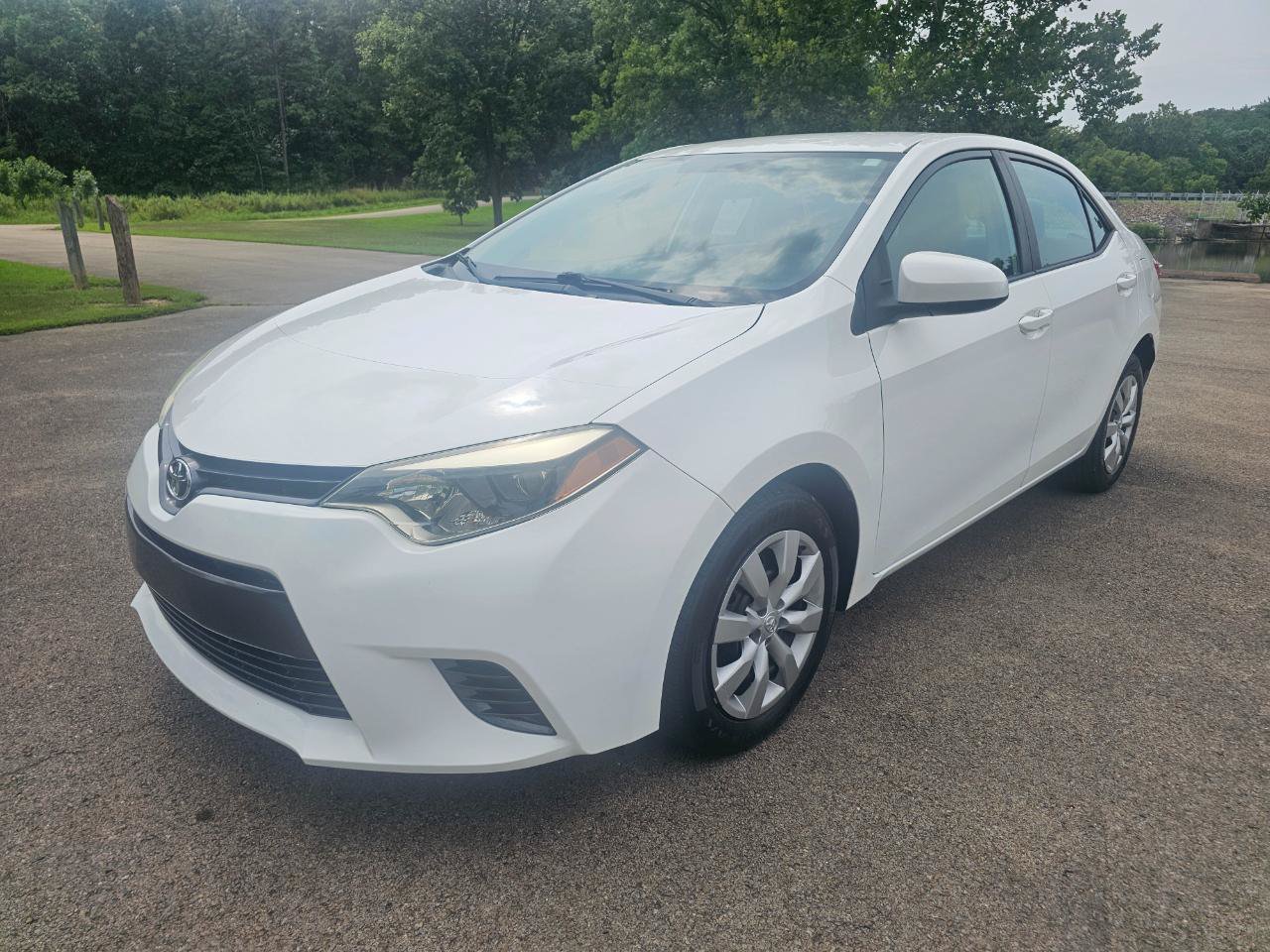 Used 2015 Toyota Corolla LE FWD image 11
