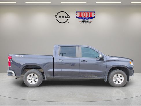 Used 2022 Chevrolet Silverado 1500 LT AWD/4WD image 2
