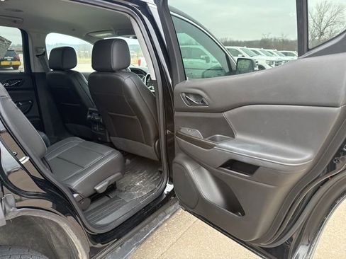 Used 2023 GMC Acadia SLT w/ Preferred Package image 20